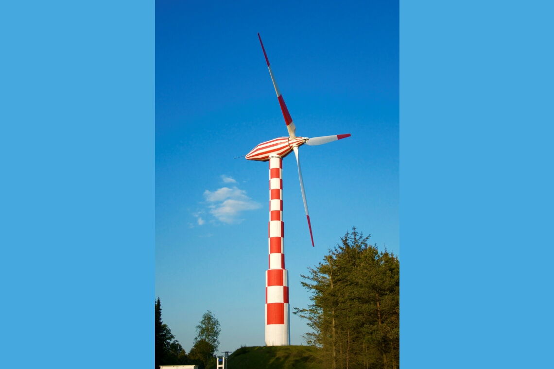 Das älteste noch laufende Windrad der Welt heißt Tvind und steht am Ringkøbing Fjord, an Dänemarks Westküste.