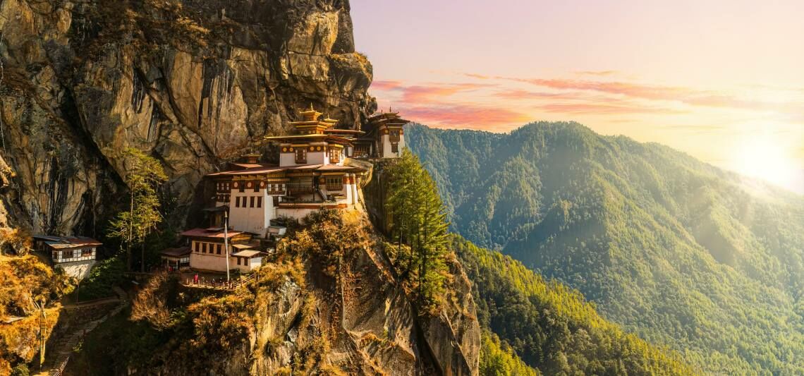 Das Bergkönigreich Bhutan speichert mehr Treibhausgasemissionen, als das Land freisetzt.