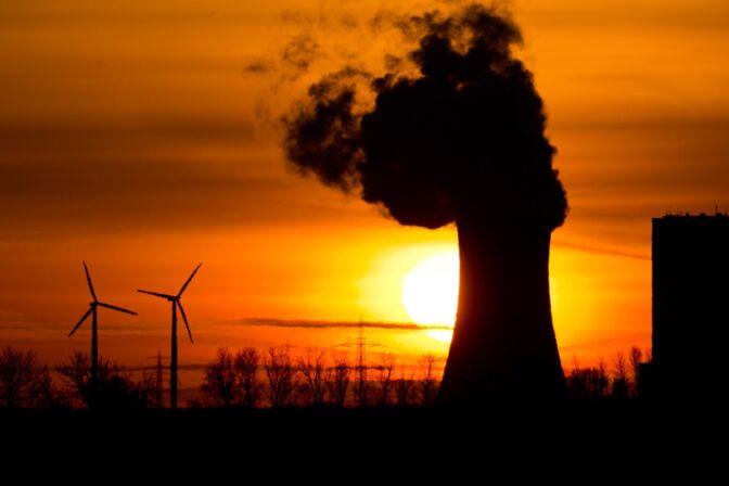 Welcher Strom darf zuerst ins Netz – der aus den Windrädern oder der aus dem Kohlekraftwerk?