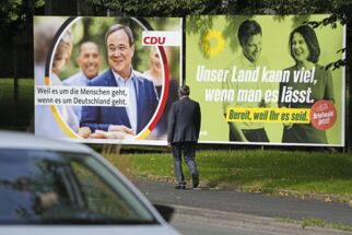 Plakate von CDU und Grünen: GermanZero-Expertin Lea Nesselhauf hat die Programme der Bundestagsparteien einem Klimacheck unterzogen.