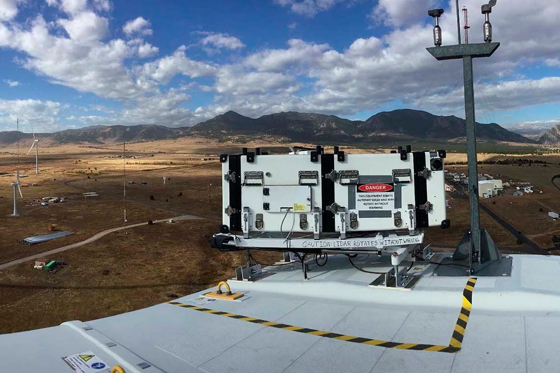 Lidar-Systeme messen die Windrichtungen vor der Rotornabe mit Laserstrahlen. So kann die Anlage immmer optimal ausgerichtet werden.