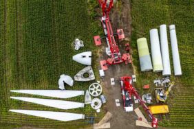 Repowering: In einem Windpark in Issum am Niederrhein ersetzen vier leistungsstarke neue Turbinen neun ältere, die nach mehr als 20 Jahren abmontiert wurden.