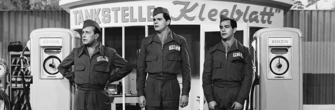 Szene aus dem 1955er-Remake des Klassikers "Die Drei von der Tankstelle".