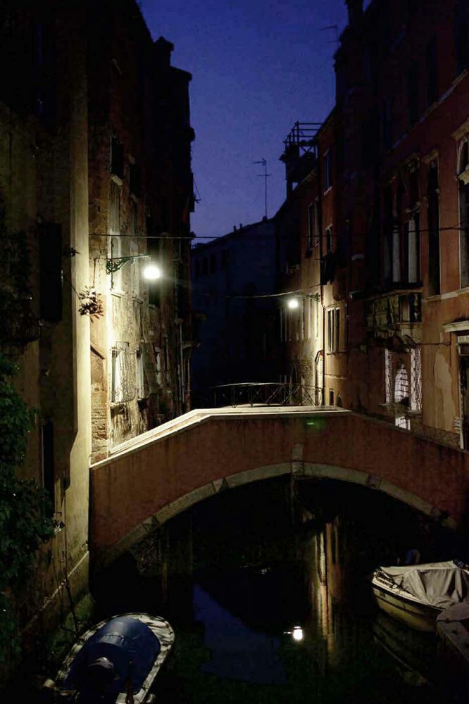 Venedig bei Nacht: Erst nach Einbruch der Dunkelheit offenbart Venedig seinen wahren Charme. Wenn die Touristenmassen fort sind.