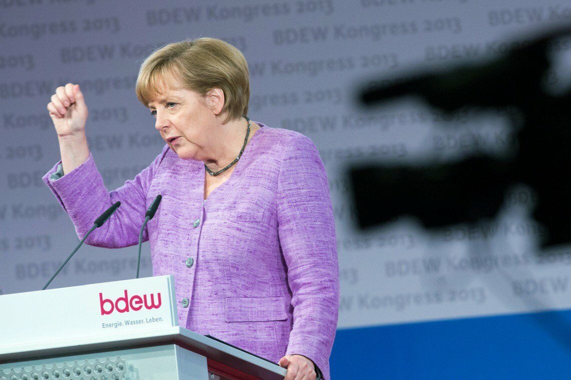 Angela Merkel spricht auf dem Podium des BDEW.