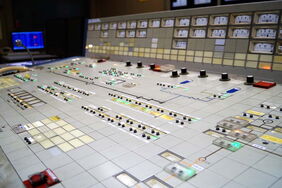 Druckluftspeicher Huntorf: Die Schaltereinheit im Kontrollraum versprüht historischen Charme.