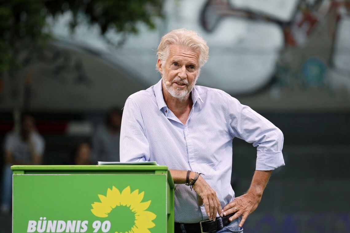 Bestseller-Autor Frank Schätzing („Der Schwarm“, hier bei einer Wahlkampfveranstaltung der Grünen) spricht im EnergieWinde-Interview über Konzepte zur Lösung der Klimakrise.
