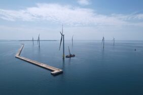 Der Offshore-Windpark Beleolico vor der Küste von Tarent in Italien ist der erste in Europa, der mit Turbinen eines chinesischen Herstellers (Mingyang) läuft.