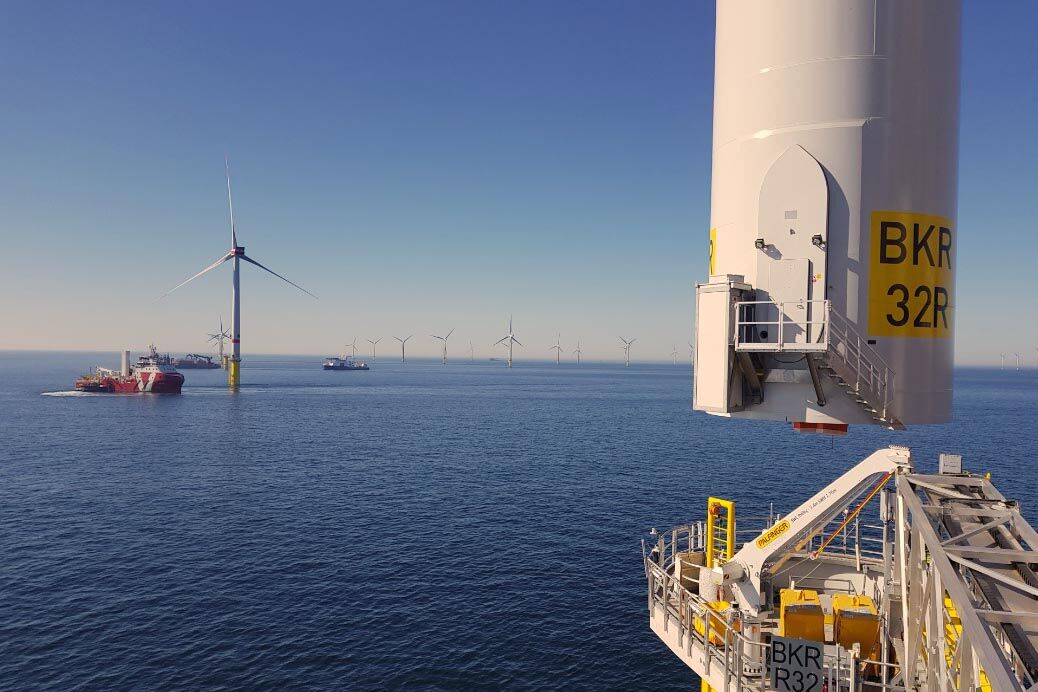 Im Mai 2018 hat der dänische Energiekonzern Ørsted im Offshore-Windpark Borkum-Riffgrund 2 die erste Acht-Megawatt-Turbine in der deutschen Nordsee errichtet.