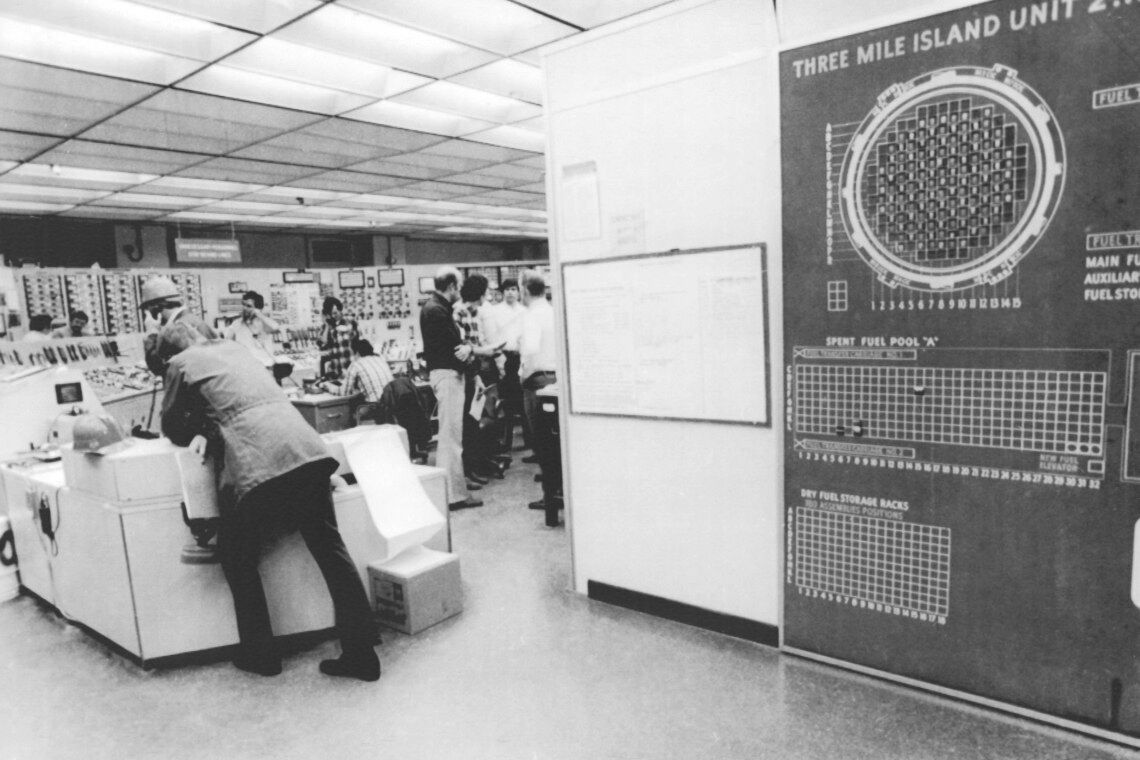 Im Kontrollraum von Three Mile Island spielen nach dem Atomunfall die Alarmsignale verrückt. Was im Reaktor vor sich geht, wissen die Ingenieure nicht.
