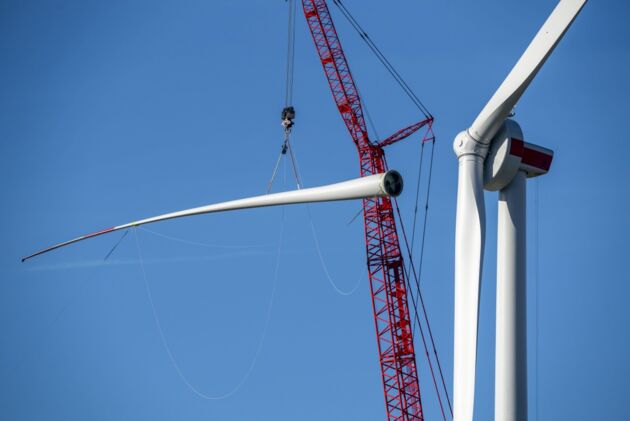 Bau eines Windparks: Mit speziellen Anlagen für Regionen mit schwachem Wind erschließt die Windindustrie Standorte in Süddeutschland.