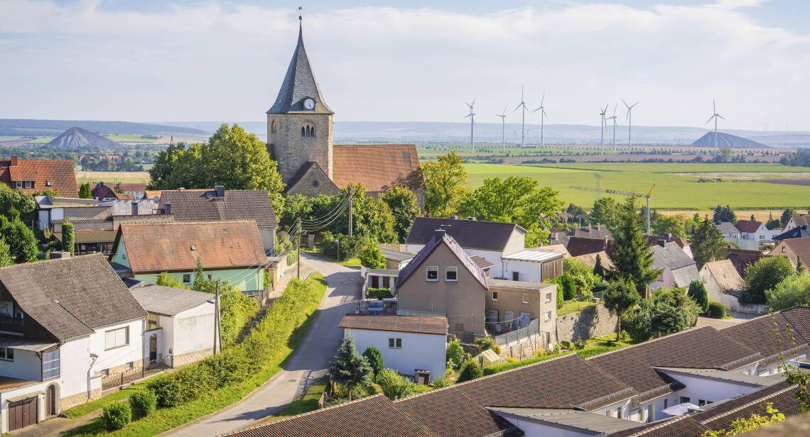 Der Ausbau der Windkraft wird nur dann im nötigen Umfang gelingen, wenn die Bevölkerung dahintersteht. Die finanzielle Beteiligung von Anwohnern ist ein Baustein dazu. Mindestens ebenso wichtig sind zwei weitere.