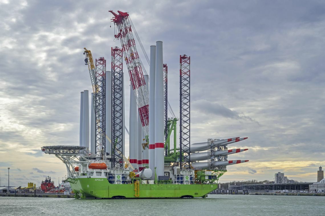 Das Installationsschiff  „Apollo“ in Ostende: Der belgische Hafen spielt eine wichtige Rolle beim Ausbau der Offshore-Windenergie.