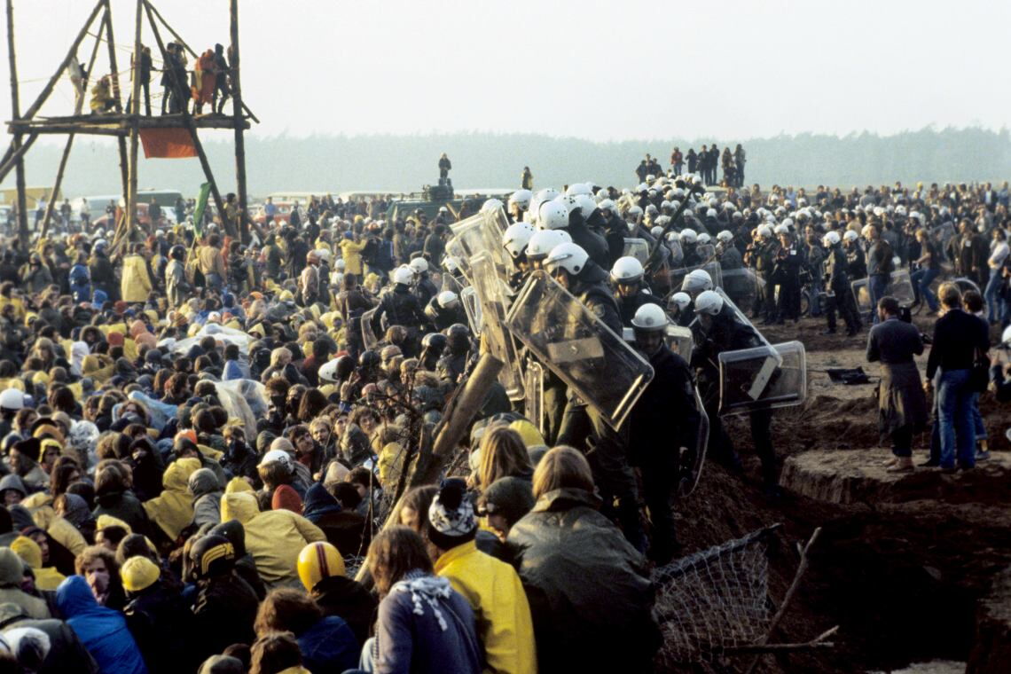 Startbahn West: Bei der Räumung des Baugeländes am Flughafen Frankfurt kommt es zum massiven Auseinandersetzungen zwischen Polizei und Demonstranten.