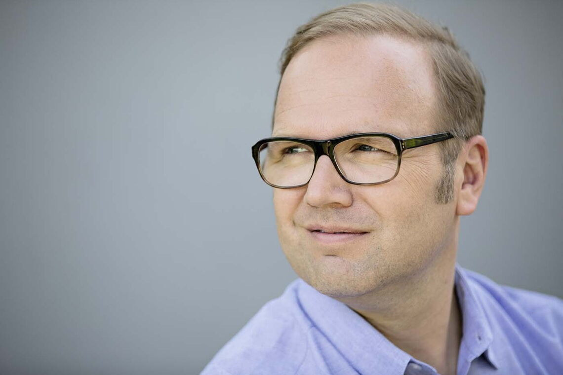 Till Raethers Kriminalroman „Fallwind“ spielt in der Offshore-Windkraft: Ein Interview mit dem Autor