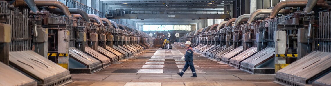 Aluminiumproduktion bei Trimet in NRW: Der Konzern gehört zu den Unterzeichnern eines Briefs an das Bundeswirtschaftsministerium, in dem die geplante Reform des Windenergie-auf-See-Gesetzes kritisiert wird.
