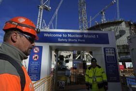 Das Atomkraftwerk Hinkley Point C entwickelt sich zur finanziellen Katastrophe: Der Bau verzögert sich um Jahre und wird immer teurer.