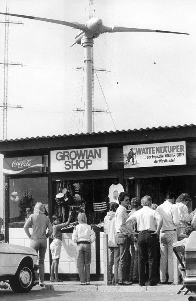 1988 wird Growian wegen Konstruktionsfehlern abgerissen. Spötter behaupten, die Anlage habe nur einen Zweck gehabt: zu beweisen, dass Windkraft nicht funktioniert.