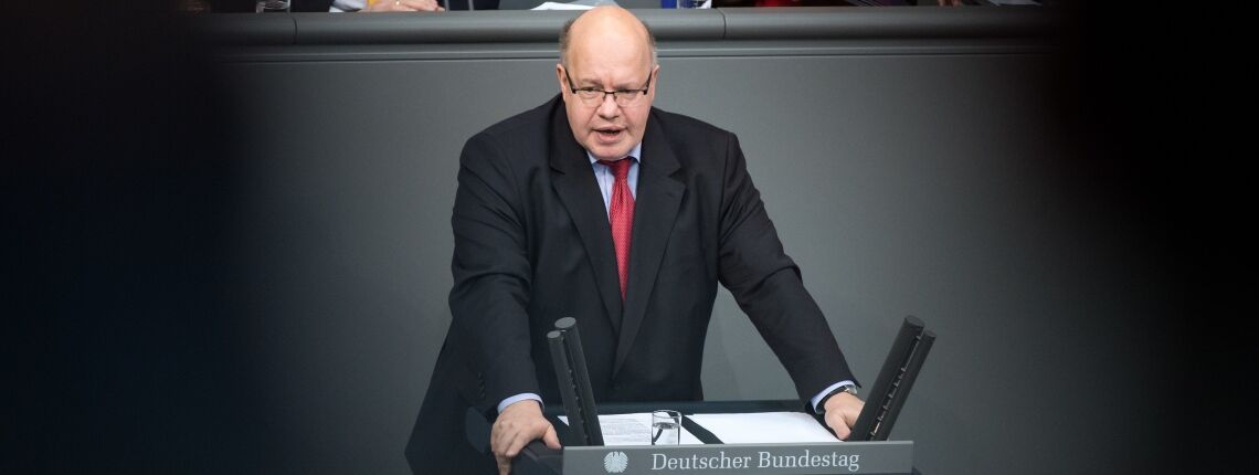 Kritiker werfen Peter Altmaier vor, mit dem Entwurf zur EEG-Novelle die deutschen Klimaziele zu gefährden.
