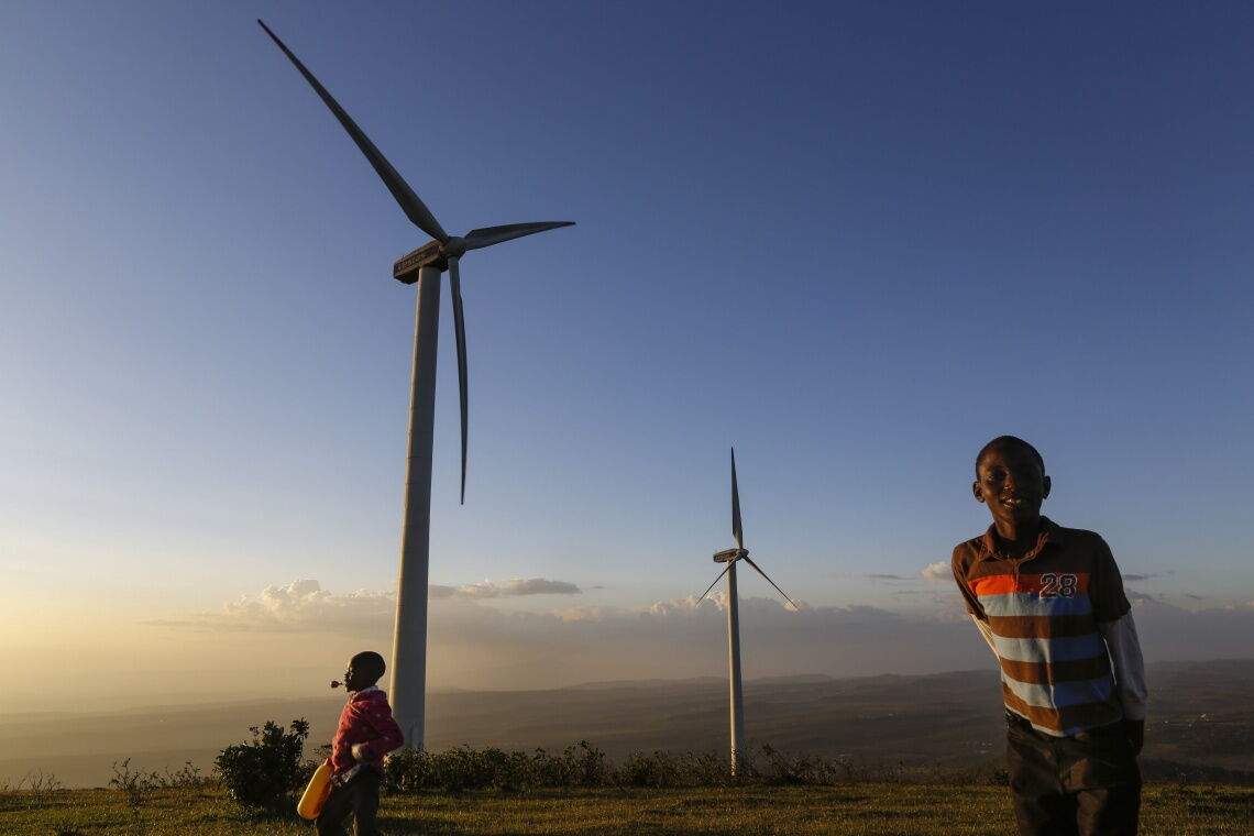 Windpark in Kenia – Picture-Alliance/Dai Kurokawa/EPA/dpa Windenergie in Kenia: Gerade für Schwellenländer bieten erneuerbare Energien große Chancen für die Elektrifizierung entlegener Regionen.