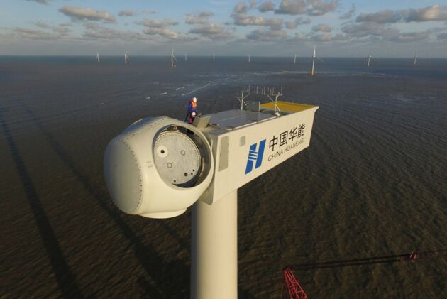 Offshore-Wind in China: Installation einer Windkraftanlage vor der Küste der Provinz Jiangsu.
