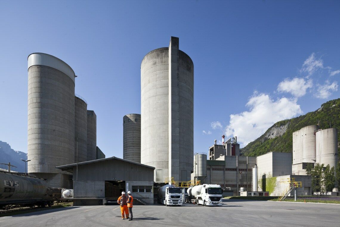 Zementfabrik von Holcim in der Schweiz: Der Konzern wird wegen seines Anteils an der Erderwärmung von vier Bewohnern einer indonesischen Insel vor Gericht gezogen.