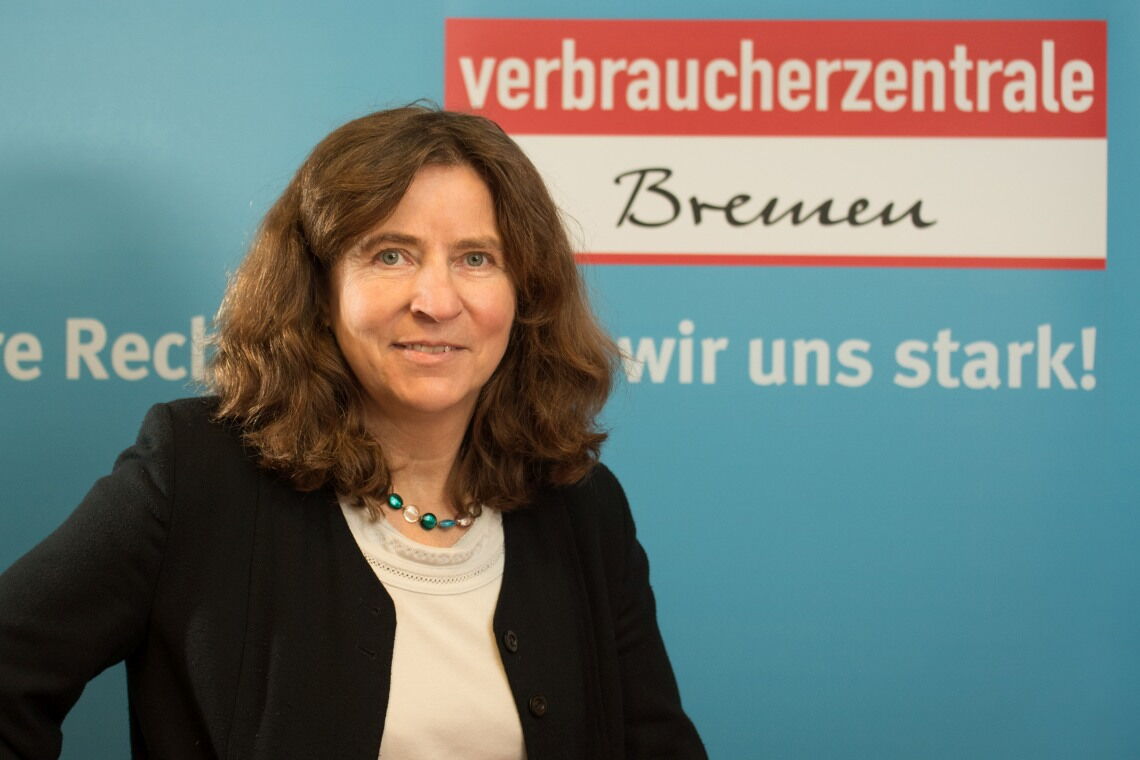 Inse Ewen, Energieberaterin der Verbraucherzentrale Bremen, erklärt, worauf Kunden bei der Wahl eines Ökostrom-Tarifs achten müssen.