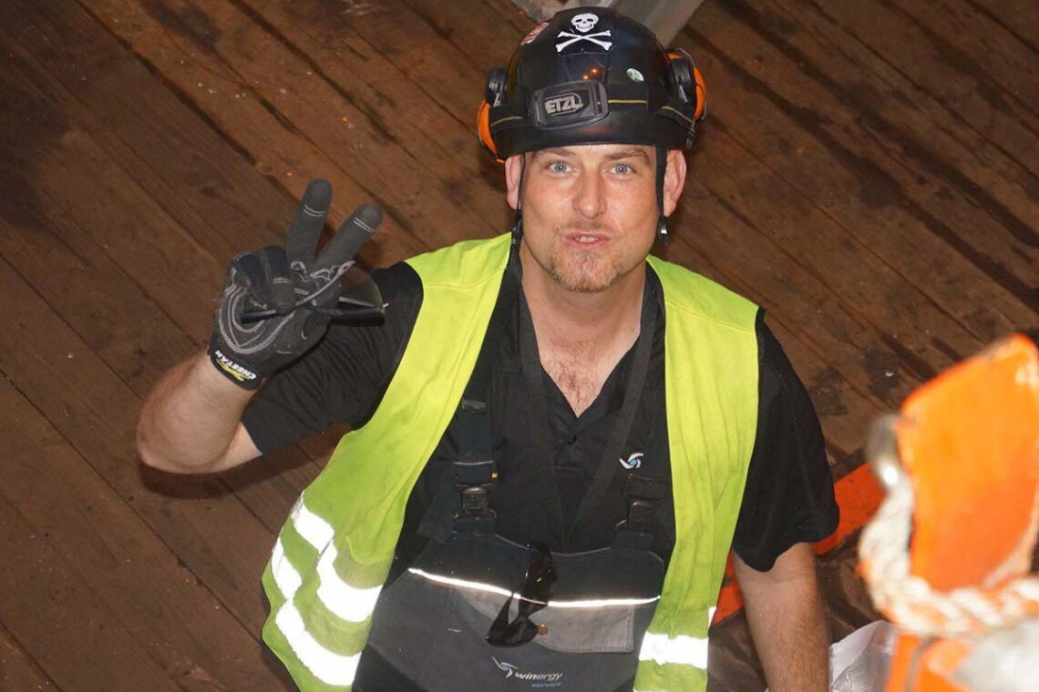 Arbeit im Offshore-Windpark Borkum Riffgrund: Techniker Jens Venekamp auf dem Schiff Edda Fjord.