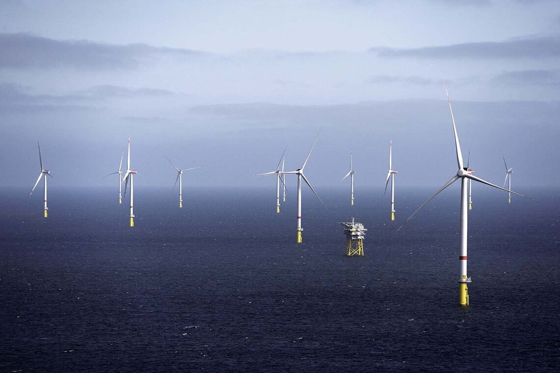 Gode Wind: In einem Offshore-Windpark wie diesem spielt Till Raethers Krimi „Fallwind“. Ein Interview mit dem Autor