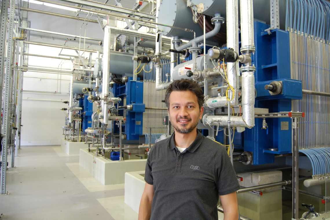 Tolga Akertek leitet die Power-to-Gas-Pilotanlage von Audi im emsländischen Werlte.