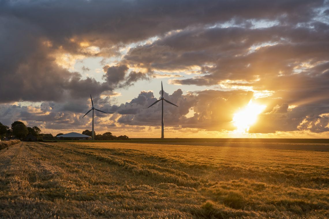 Windpark in Ostfriesland: Der Weiterbetrieb alter, noch funktionstüchtiger Anlagen lohnt sich oft nur über Power Purchase Agreements (PPAs).