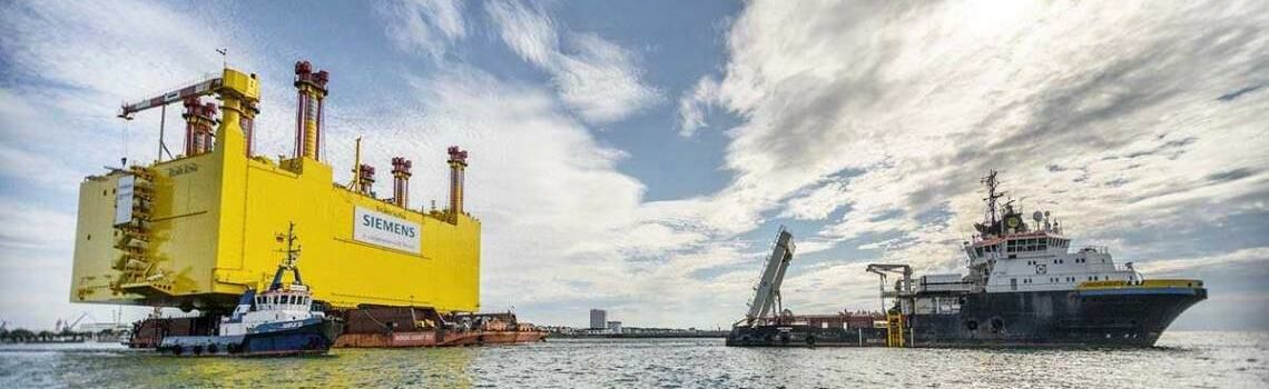 Konverterstation SylWin alpha: Nach dem Bau bei Nordic Yards wird der Stahlkoloss an seinen Bestimmungsort in einem Offshore-Windpark verschifft.
