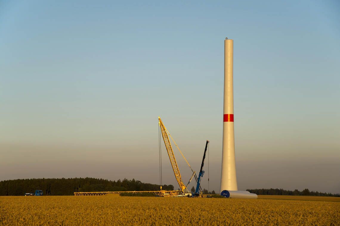 Bau eines Windparks in Süddeutschland: Projekte wie dieses könnten profitieren, wenn institutionelle Anleger mehr Geld nach ökologischen Kriterien investieren.
