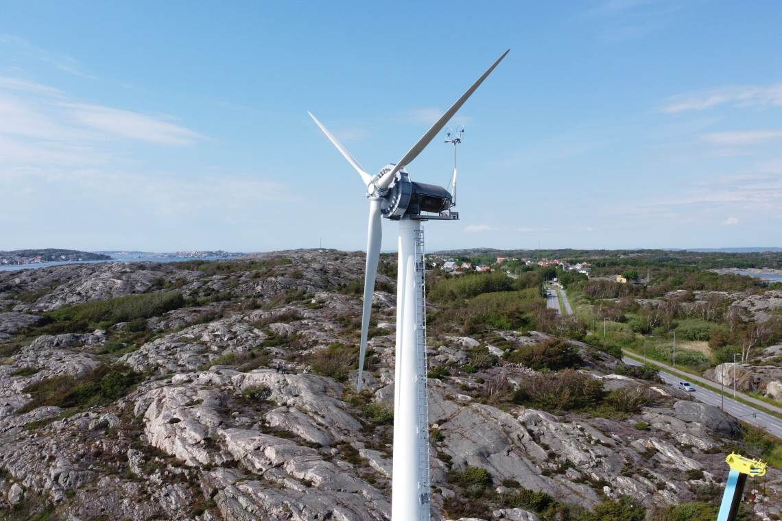 Windrad aus Holz: Das Unternehmen Modvion aus Schweden hat einen Prototypen auf der Insel Björkö aufgestellt.