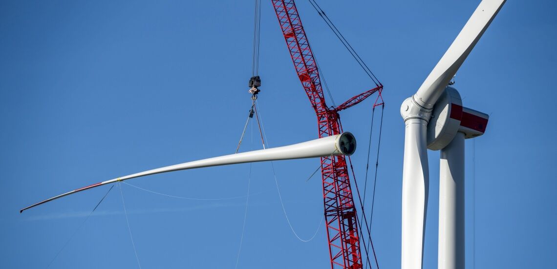In Süddeutschland weht weniger Wind als im Norden. Doch auch dort lässt sich effizient Windstrom produzieren: mit neuen, speziell an die Standorte angepassten Windrädern.g
