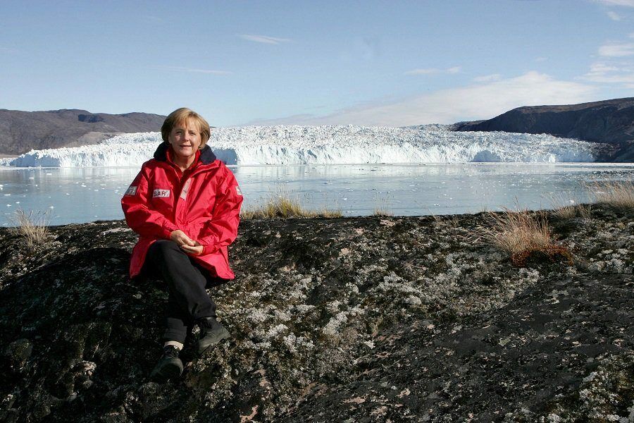 Angela Merkel auf Grönland: Da war sie noch die "Klimakanzlerin". Inzwischen hinkt Deutschland bei der Energiewende anderen Ländern hinterher.