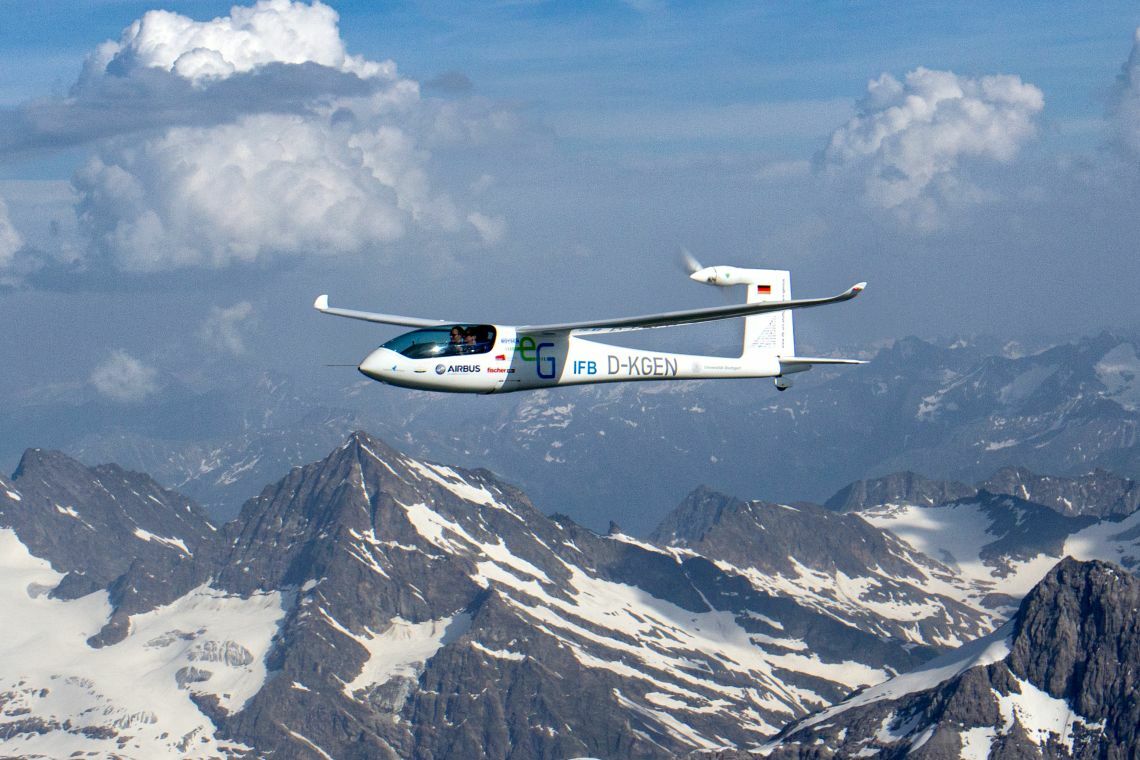 Elektroflugzeug „e-genius“ der Universität Stuttgart: Um eine möglichst hohe Effizienz zu erreichen, orientiert sich die Maschine an Segelflugzeugen.