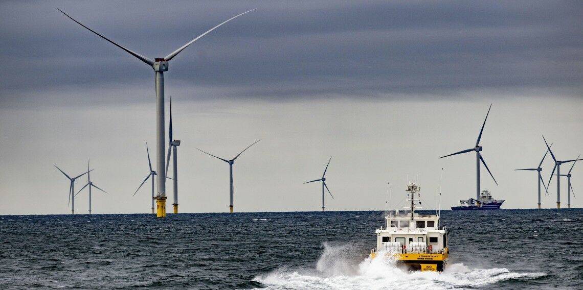 Die EU forciert den Ausbau der Offshore-Windenergie. In ihrem Aktionsplan macht sie eine Reihe von Vorgaben, an die das deutsche Recht angepasst werden muss.