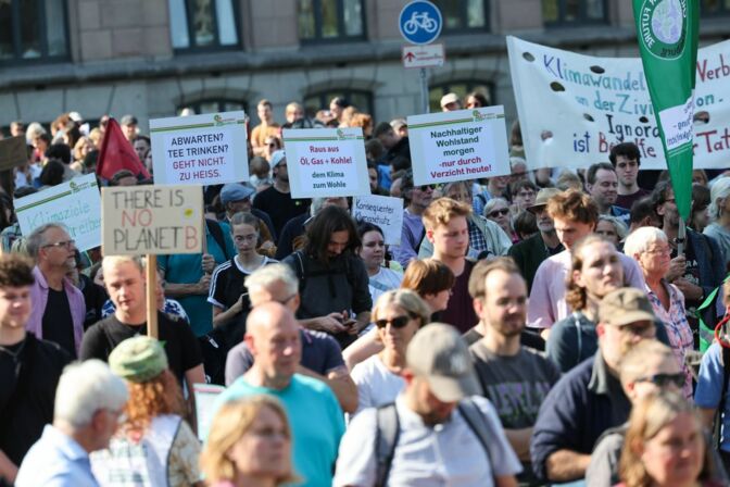 Am 20. September 2024 protestiert Fridays for Future in Hamburg für mehr Klimaschutz. Die Beteiligung ist rege, aber weit enfernt von den Massen, die die Bewegung noch 2019 auf die Straßen brachte.