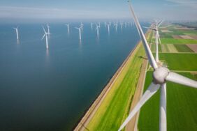Der Offshore-Windpark Westermeerwind (strenggenommen ein Nearshore-Windpark) steht im niederländischen IJsselmeer. Er ist seit 2017 vollständig in Betrieb.