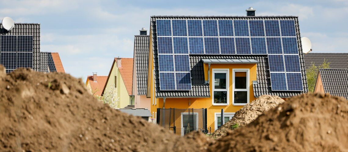Solaranlage in Leipzig: Während fossile Energien immer teurer werden, fallen die Kosten für die Erzeugung und Speicherung von Ökostrom seit Jahren.