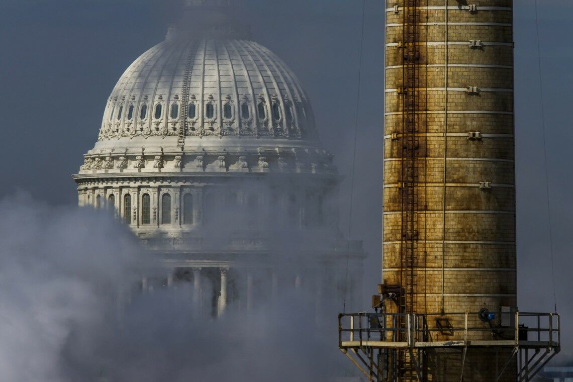 Kapitol in Washington hinter den Schwaden eines Kohlekraftwerks: Von Joe Bidens Energie- und Umweltpolitik versprechen sich Klimaschützer in aller Welt Rückenwind.