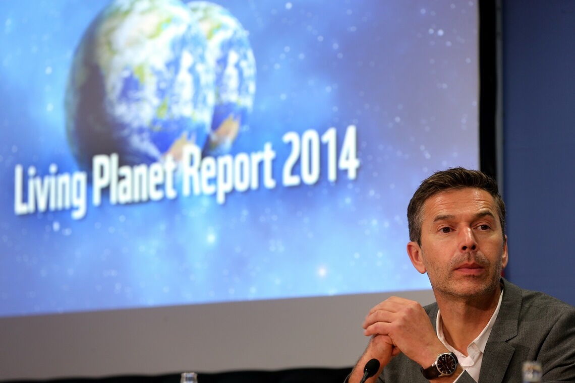 Zahlreiche Prominente engagieren sich für den WWF, darunter der Naturfilmer und Umweltaktivist Dirk Steffens. Hier stellt er den alle zwei Jahre veröffentlichen „Living Planet“-Report des WWF vor.