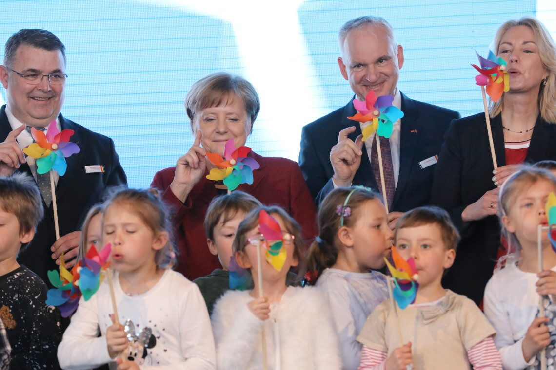 Einweihung des Offshore-Windparks Arkona: Kjell Borge Freiberg, norwegischer Energieminister, Kanzlerin Angela Merkel (CDU) Eon-Chef Johannes Teyssen und Manuela Schwesig, Regierungschefin von Mecklenburg-Vorpommern.