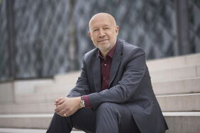 Dena-Chef Andreas Kuhlmann im Interview über Russlands Krieg in der Ukraine, LNG-Terminals als Beitrag zur Energieunabhängigkeit und soziale Gerechtigkeit beim Klimaschutz.