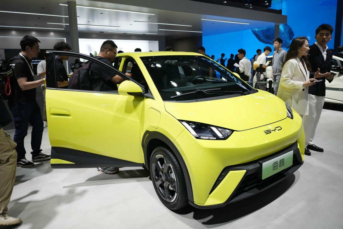 Mit dem Modell Seagull prasentiert der chinesische Hersteller BYD ein vollwertiges Elektroauto für umgerechnet 10.000 Euro