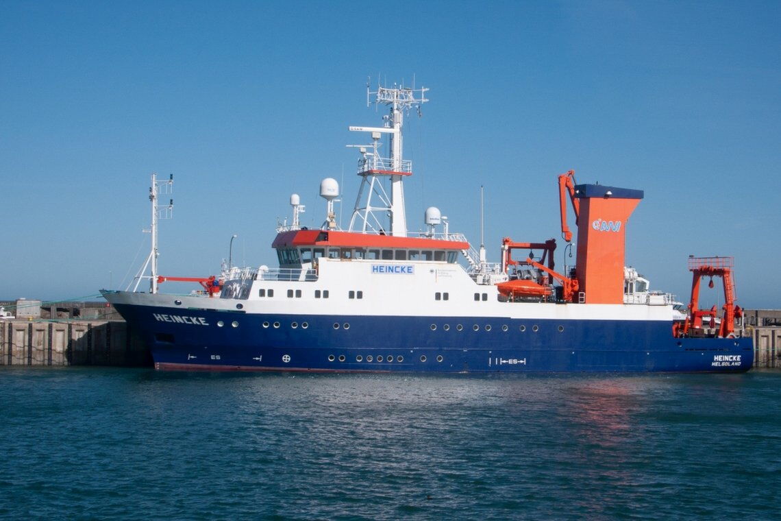 Fast 55 Meter lang und ausgestattet mit modernster Technik: Die „Heincke“ ist das zweitgrößte Schiff in der Flotte des Alfred-Wegener-Instituts (AWI). Sie bietet bis zu zwölf Forschern Platz.