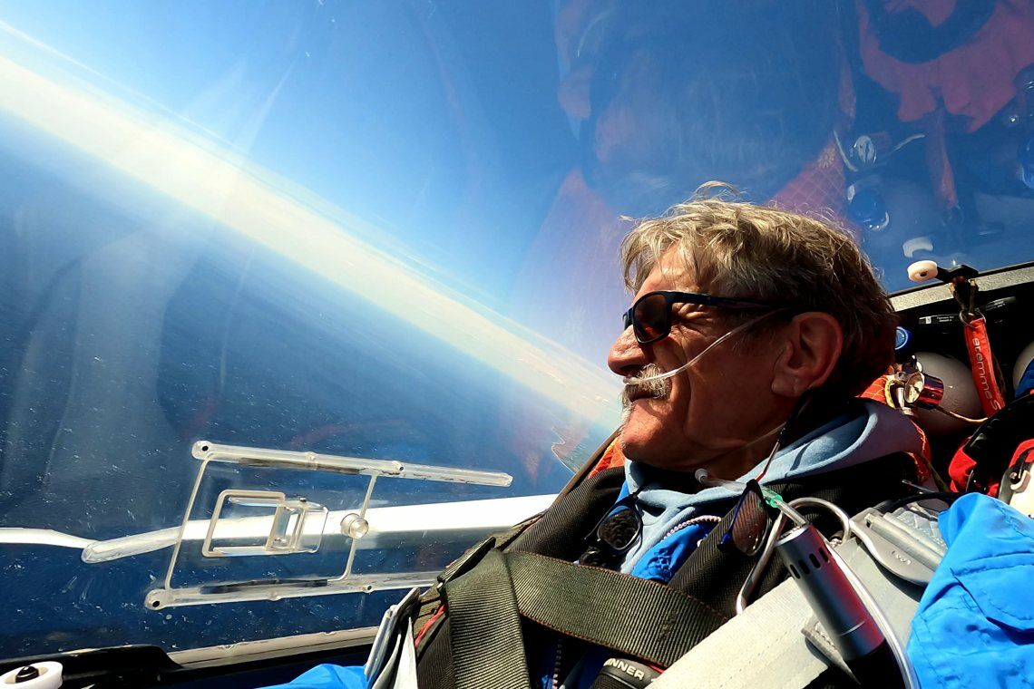 Klaus Ohlmann im Cockpit eines Segelflugzeugs: Er hält zahlreiche Weltrekorde in der Segelfliegerei.