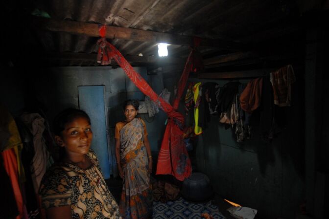 Licht aus der Flasche: Die Organisation Liter of Light hilft armen Menschen in Indien, ihre Hütten zu erleuchten.