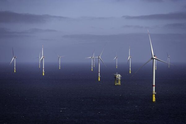 Mit dem Konzept „Windstrom-Booster“ wollen Schleswig-Holstein, Bremen und Niedersachsen zusammen mit dem Netzbetreiber Tennet den Ausbau der Offshore-Windenergie beschleunigen.